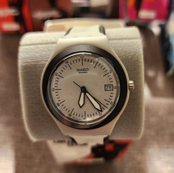 LIVE AND LET DIE! Swatch IRONY BIG w DATE "007" JAMES BOND SPECIAL! NIP-… - Picture 2 of 8